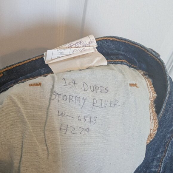 Levi's PREMIUM Denim Sample - 34 x 31 - NWOT | Stonewash | Mid Rise - Picture 5 of 7